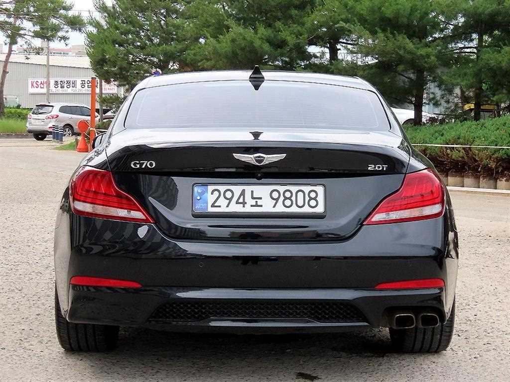 Genesis G70 - Vista 4