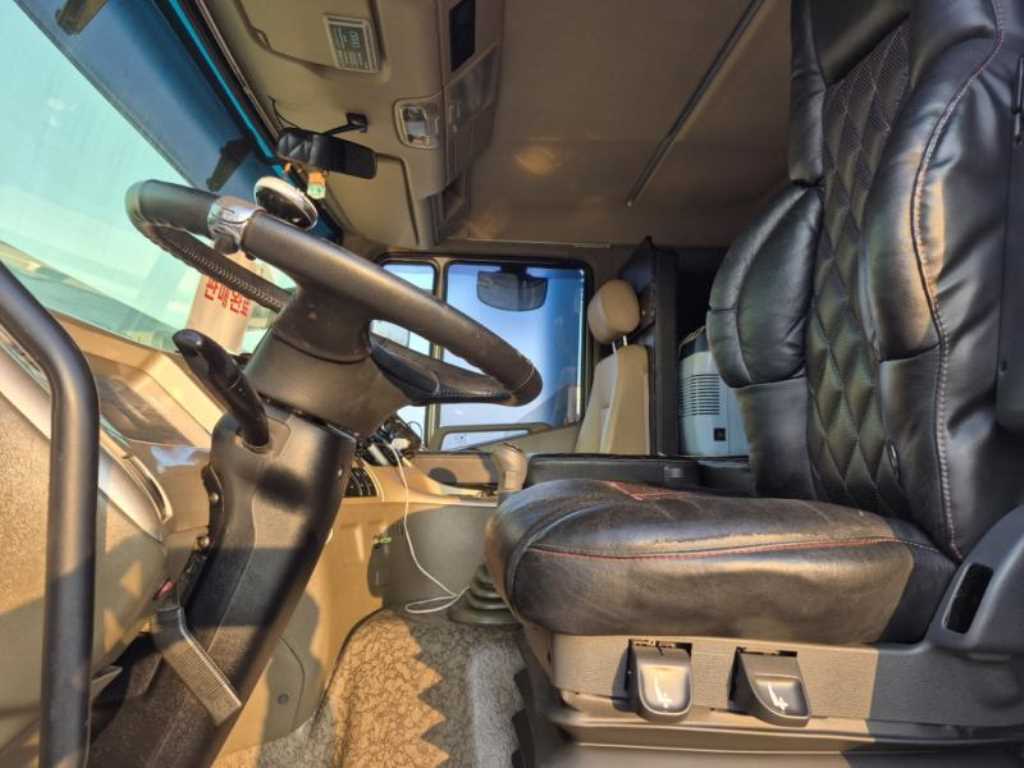 medium and large cargo truck - Vista 12