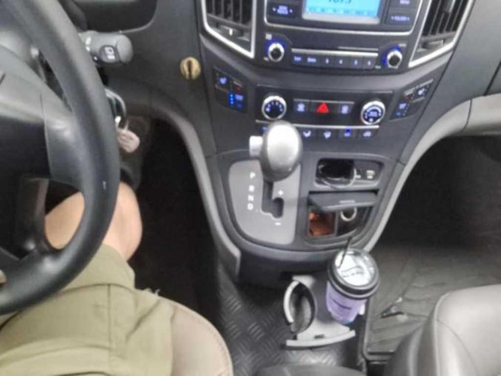 HYUNDAI Starex - Vista 7