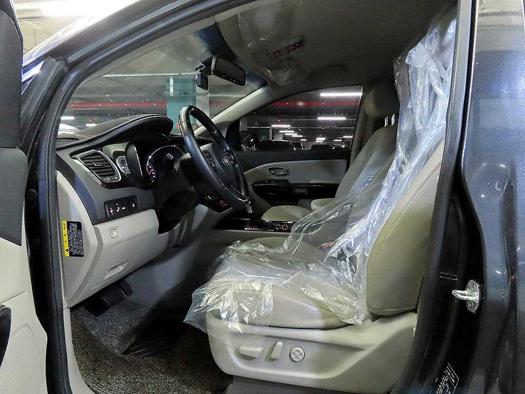 KIA Carnival - Vista 6