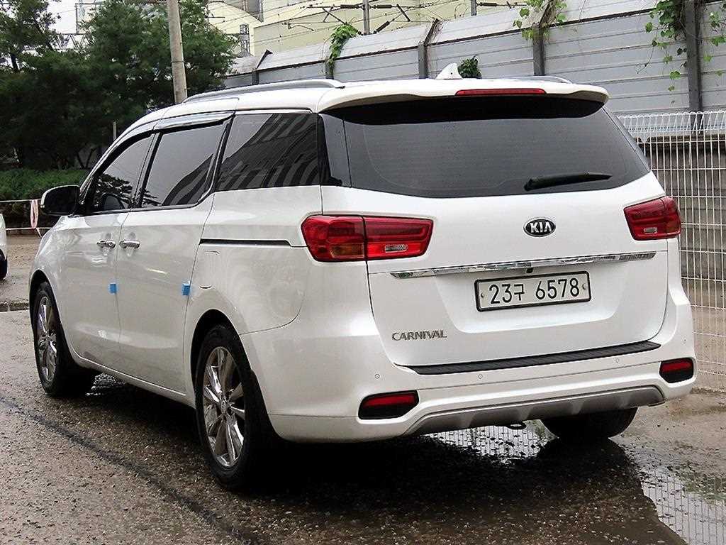 KIA Carnival - Vista 3
