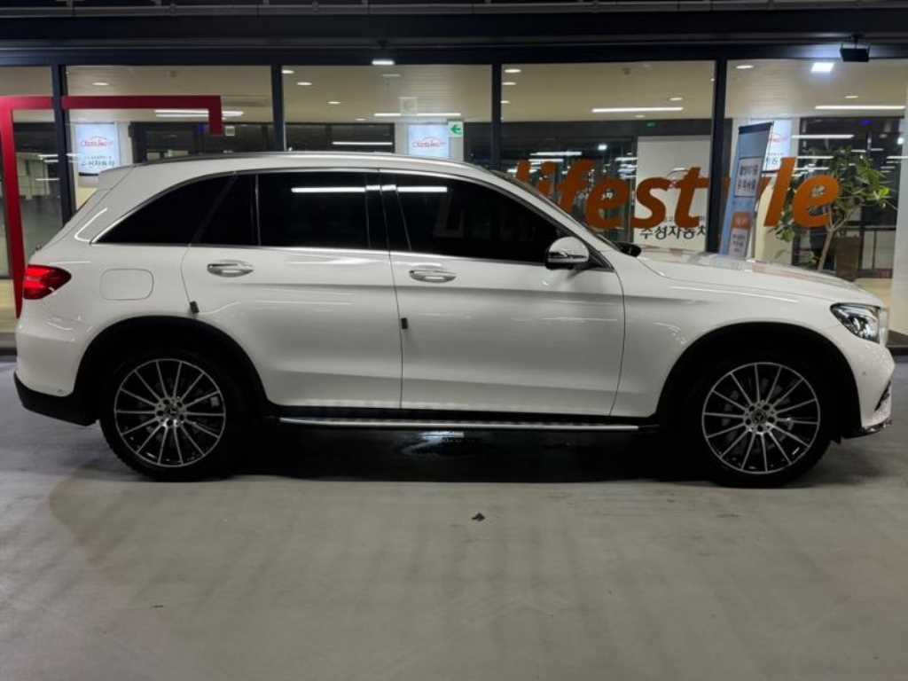 Mercedes Benz GLC Class - Vista 3