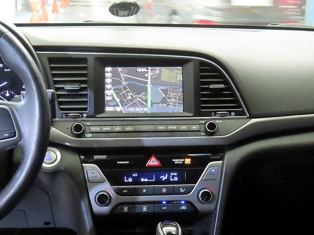HYUNDAI Avante - Vista 11