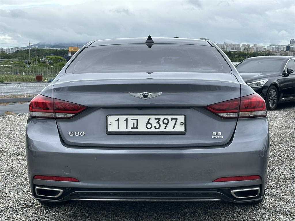 HYUNDAI Genesis - Vista 4