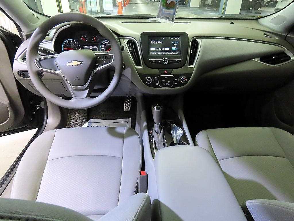 Chevrolet Malibu - Vista 10