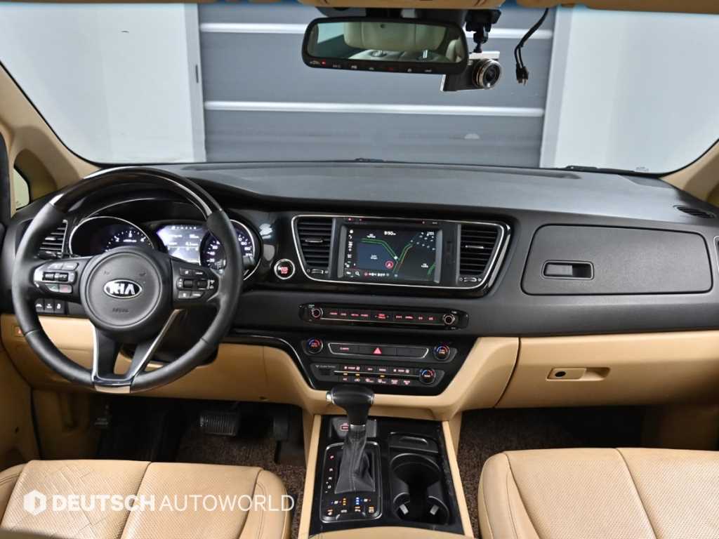 KIA Carnival - Vista 7