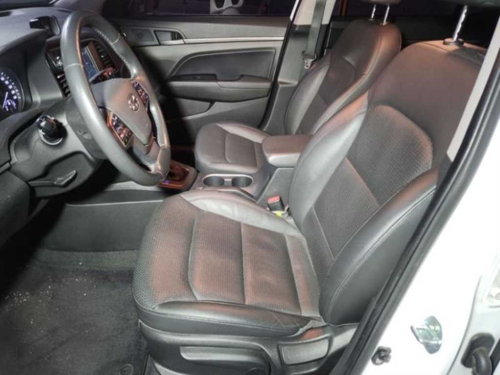 HYUNDAI Avante - Vista 5