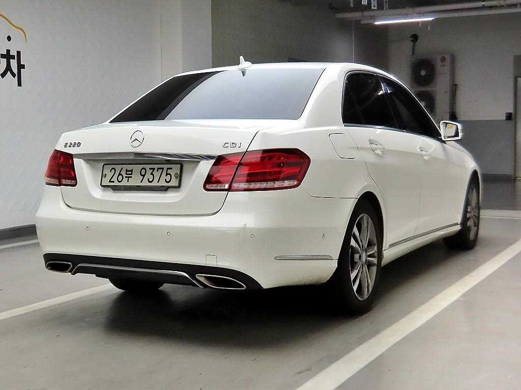 Mercedes Benz E class - Vista 4