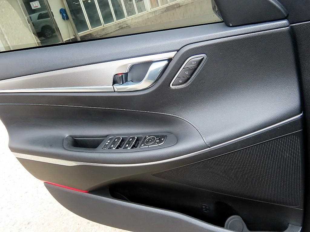HYUNDAI Grandeur - Vista 11