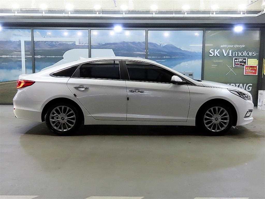 HYUNDAI Sonata - Vista 3