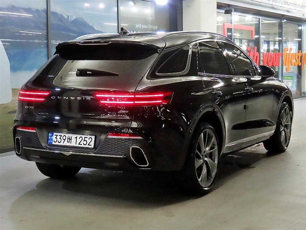 Genesis GV70 - Vista 4