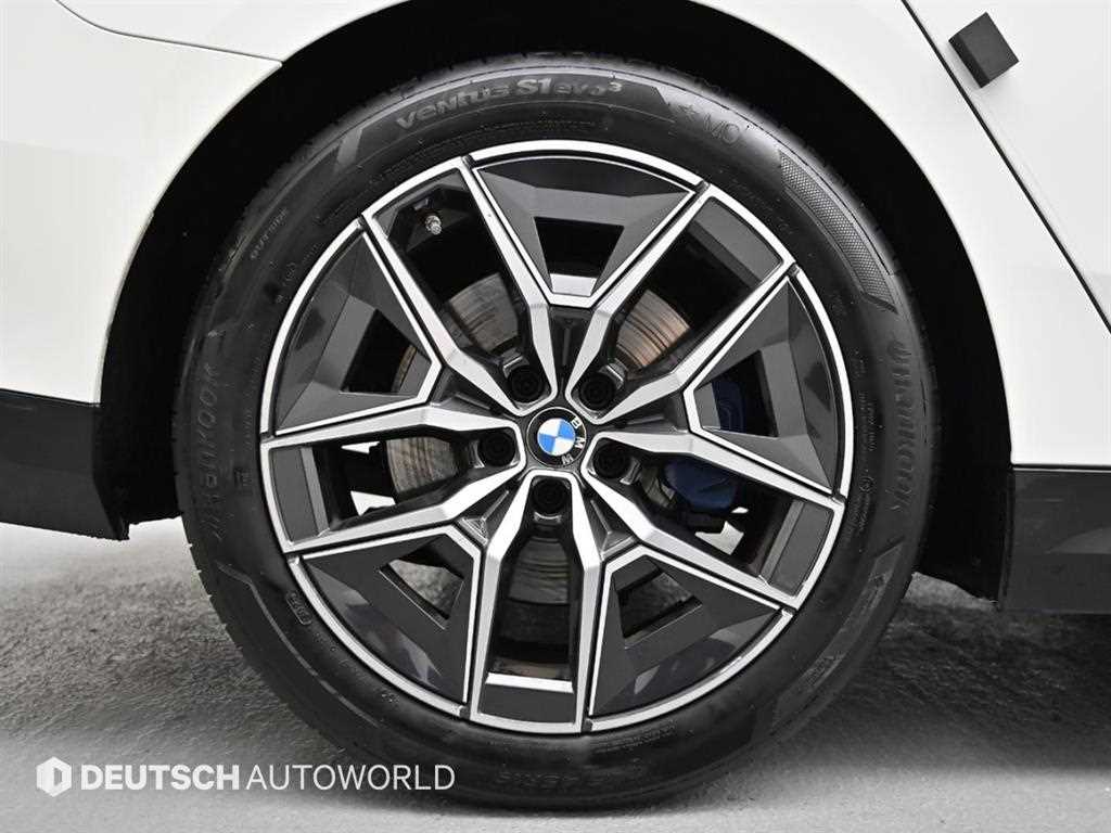 BMW 5 Series - Vista 5