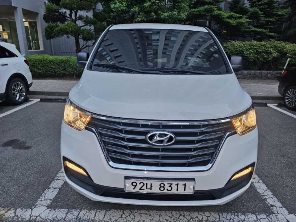 HYUNDAI Starex 2018 Blanco - Importación desde Corea - HF Imports Iquique - Foto 1