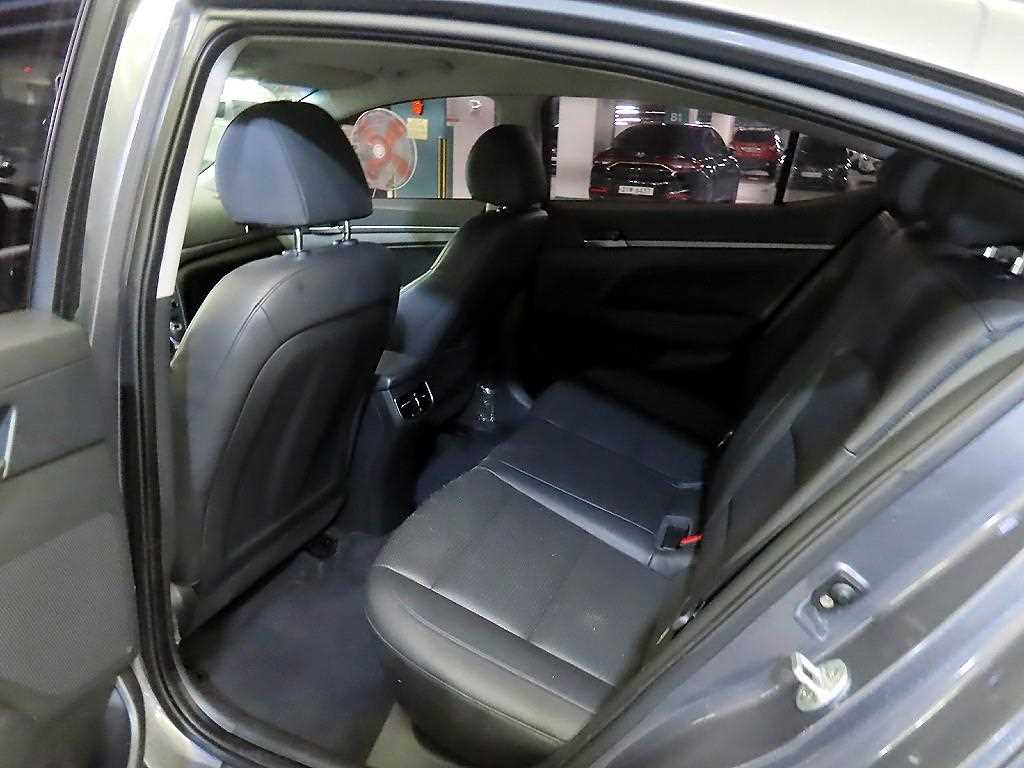 HYUNDAI Avante - Vista 7