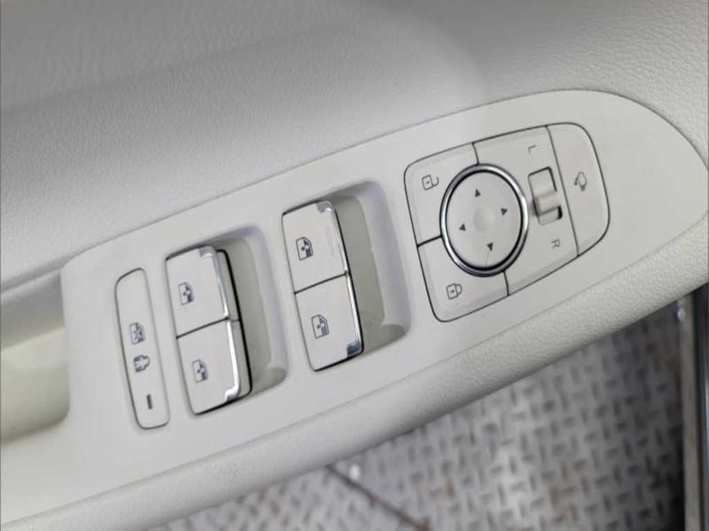 HYUNDAI Grandeur - Vista 7