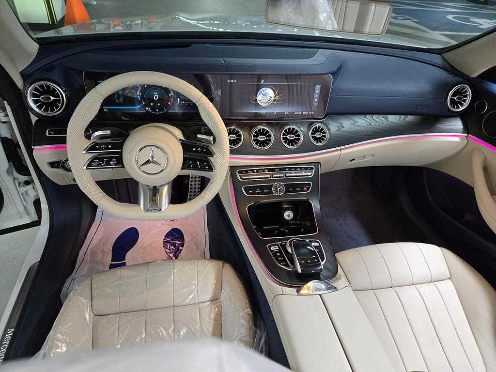 Mercedes Benz E class - Vista 12
