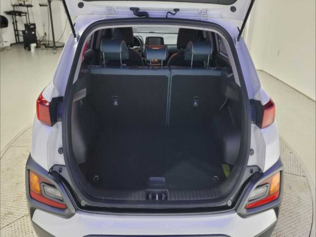 HYUNDAI Kona - Vista 8