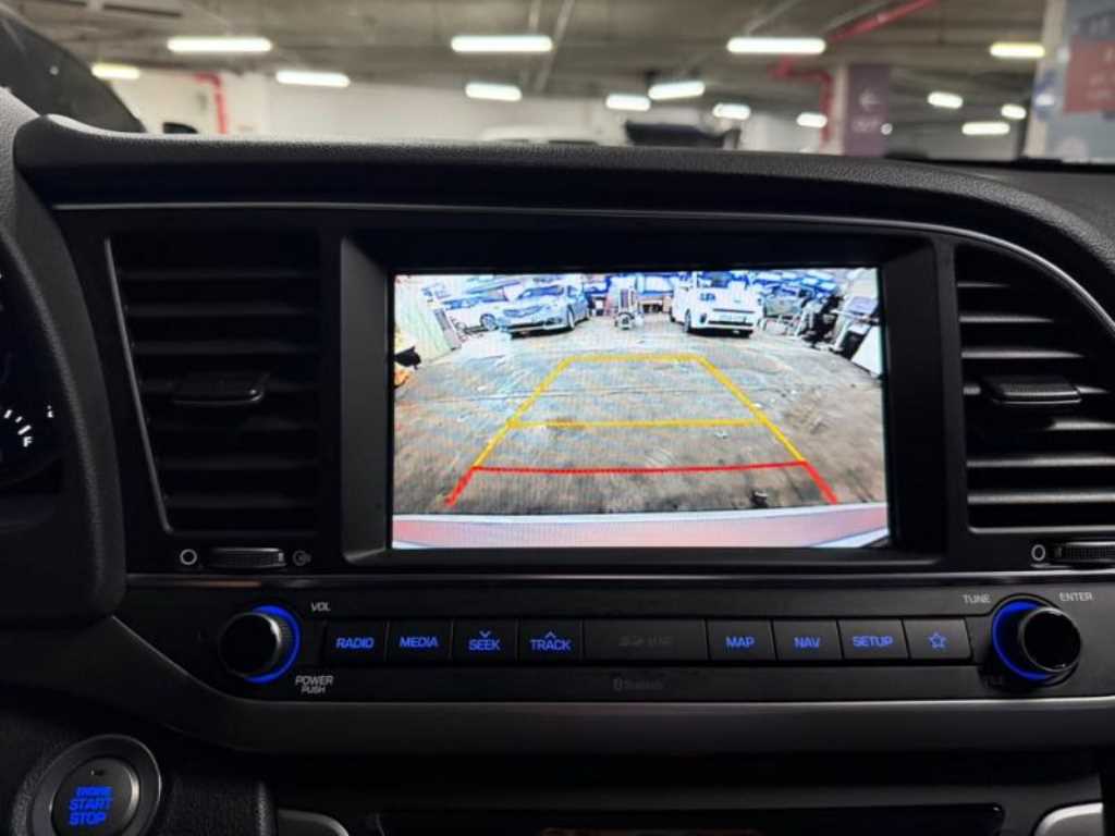 HYUNDAI Avante - Vista 10