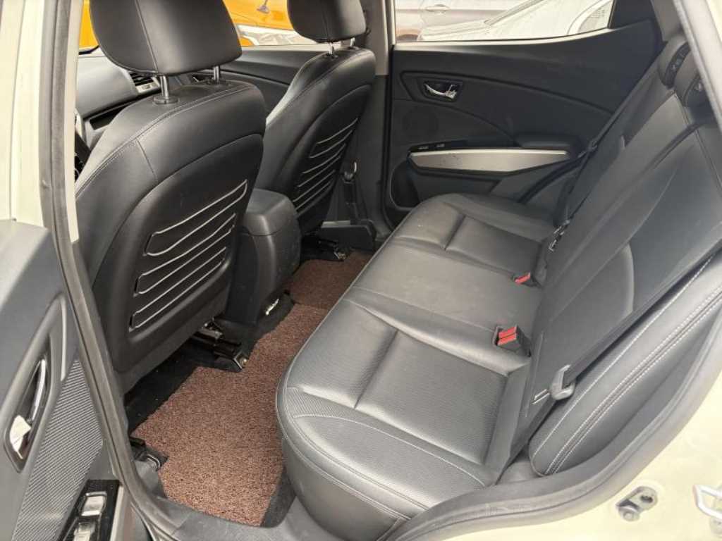 Ssangyong Tivoli - Vista 5