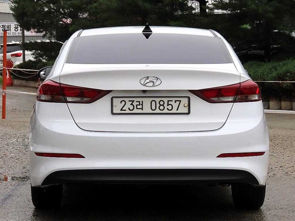 HYUNDAI Avante - Vista 4