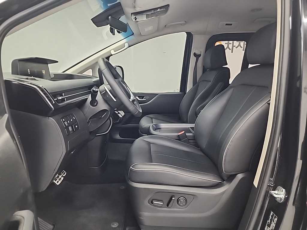 HYUNDAI Staria - Vista 11