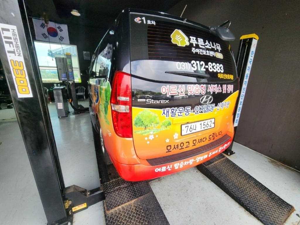 HYUNDAI Starex - Vista 2