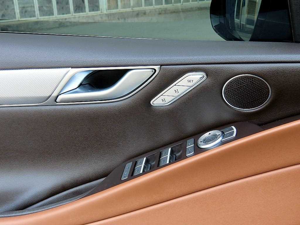 Genesis G80 - Vista 12