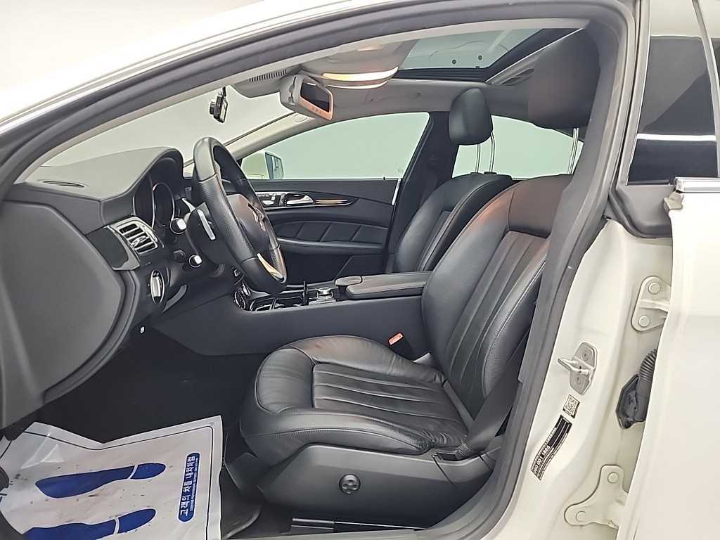 Mercedes Benz CLS Class - Vista 11