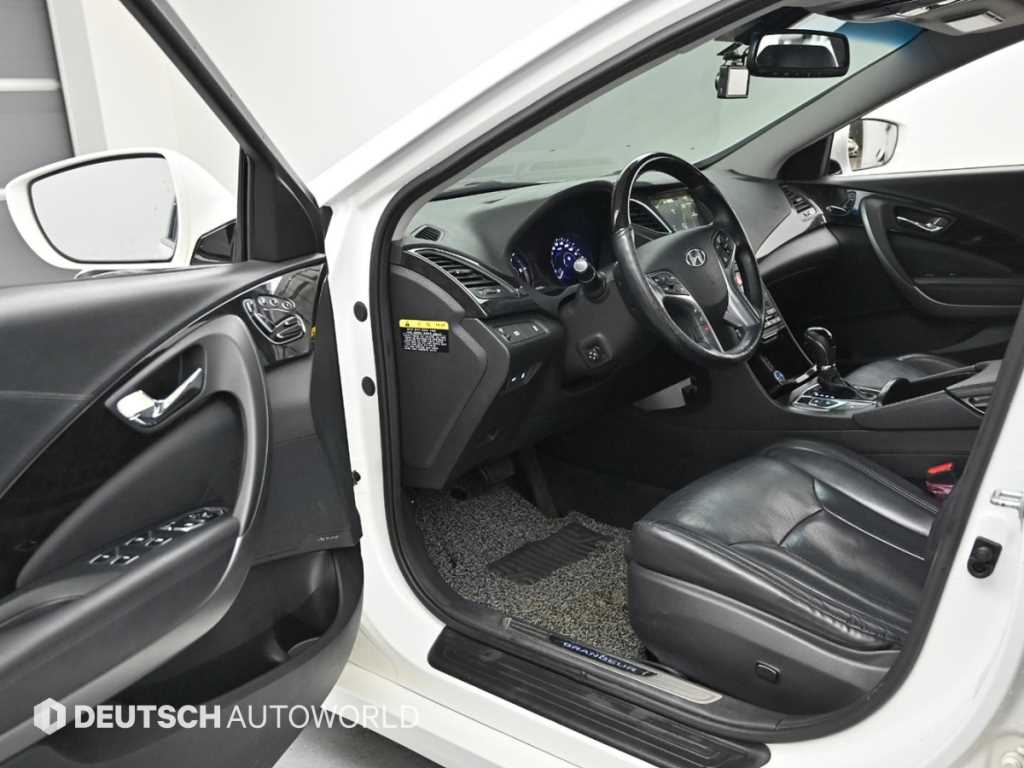 HYUNDAI Grandeur - Vista 11