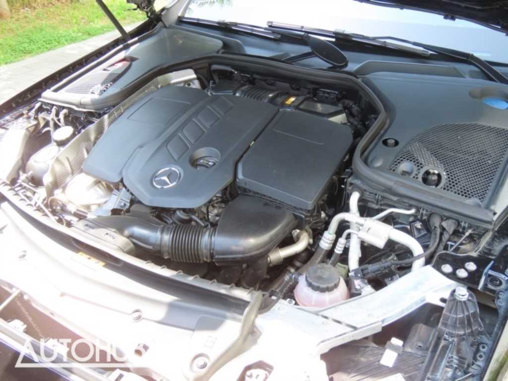 Mercedes Benz E class - Vista 5