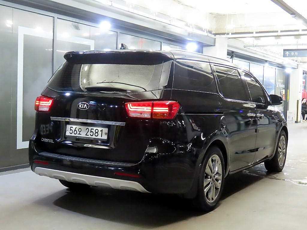 KIA Carnival - Vista 4