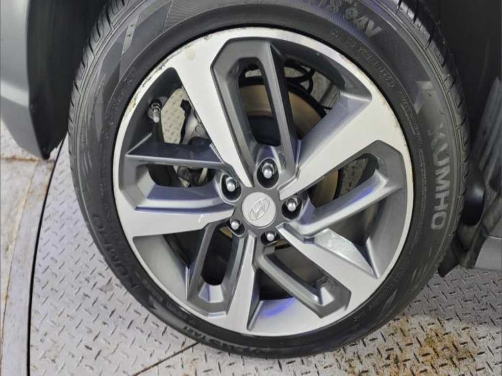 HYUNDAI Kona - Vista 11