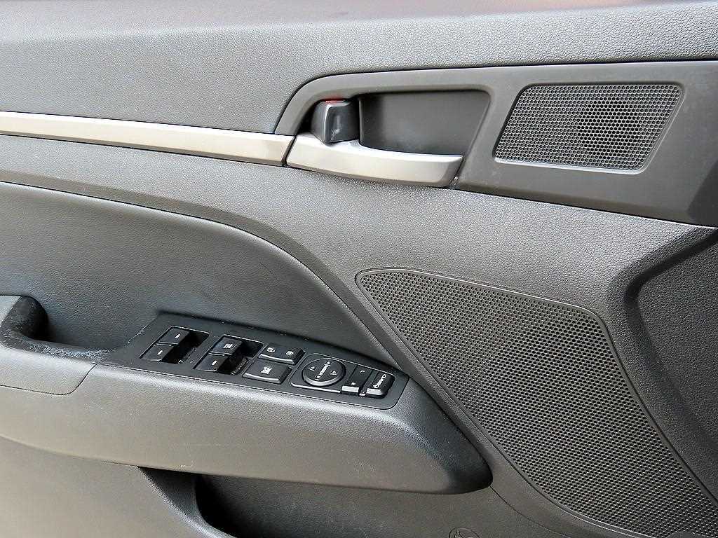 HYUNDAI Avante - Vista 11