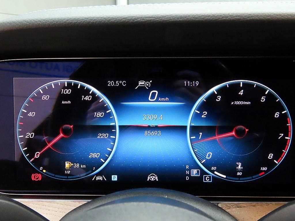 Mercedes Benz E class - Vista 8