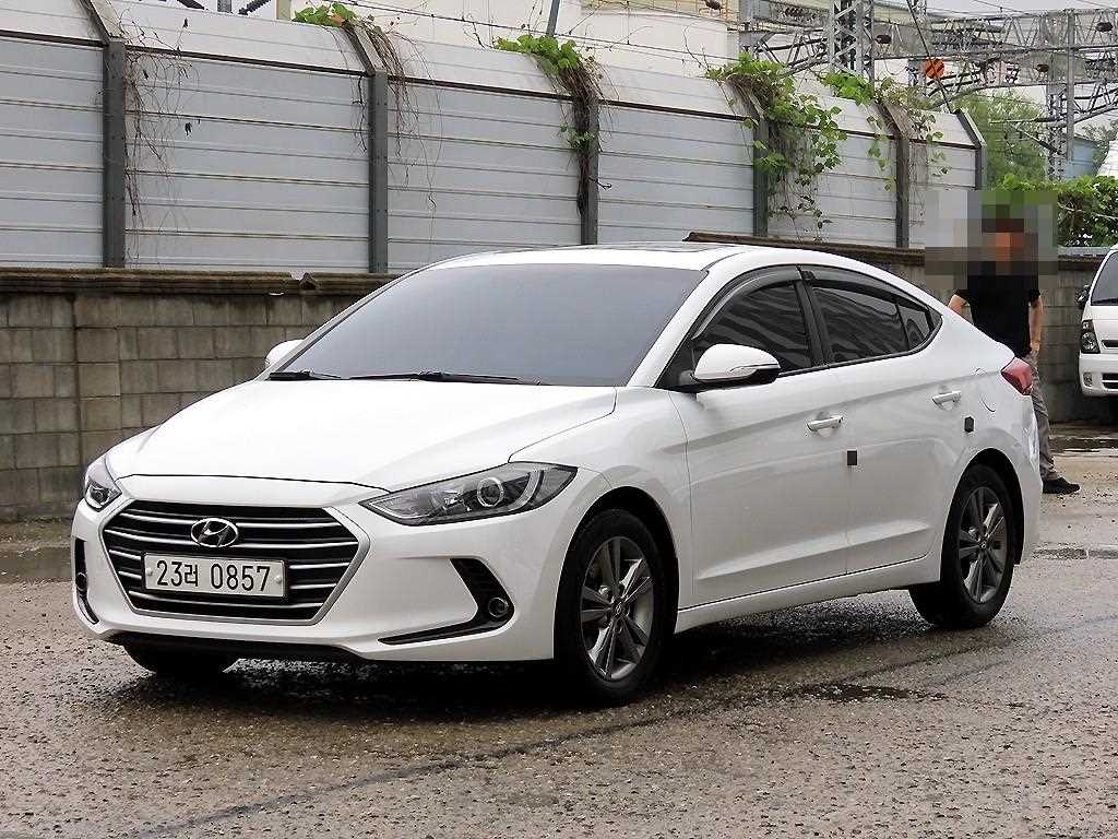 HYUNDAI Avante - Vista 2