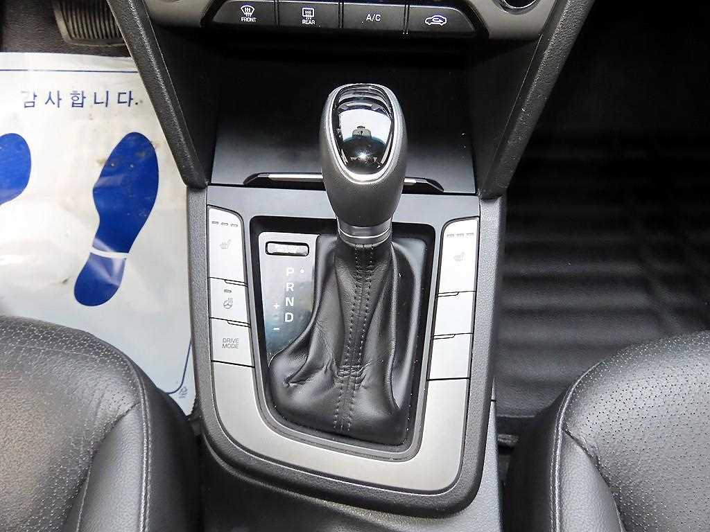 HYUNDAI Avante - Vista 10