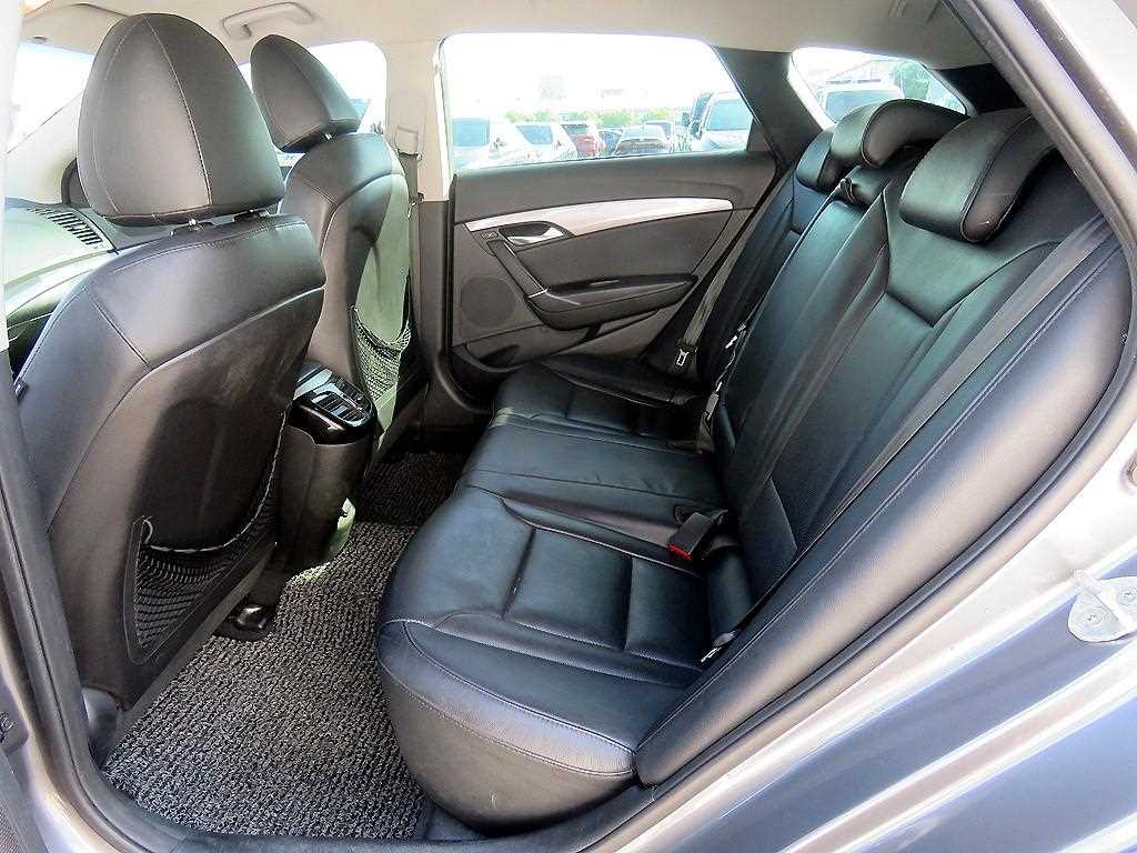 HYUNDAI i40 - Vista 7