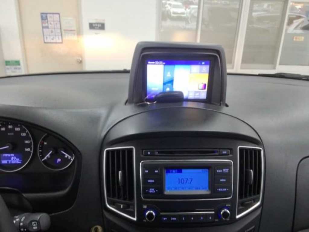 HYUNDAI Starex - Vista 6