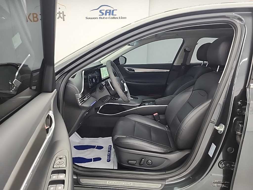 HYUNDAI Grandeur - Vista 11