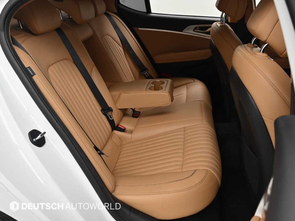 Genesis G70 - Vista 12