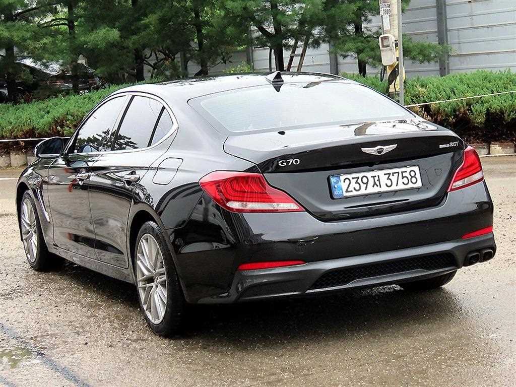Genesis G70 - Vista 3