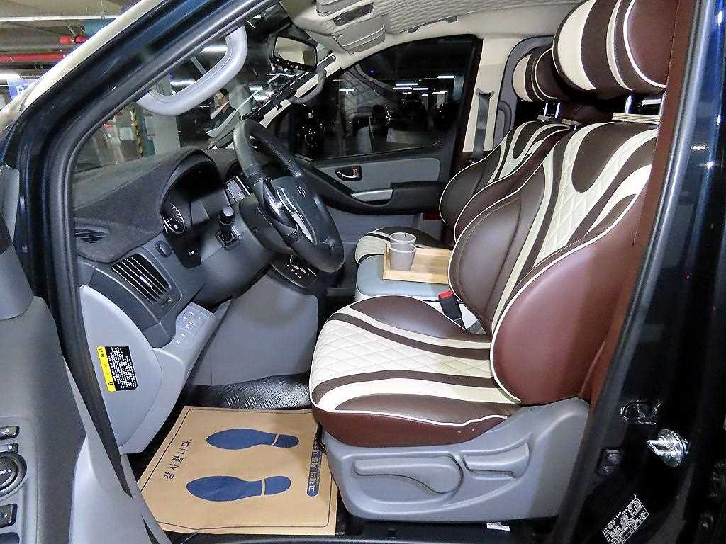 HYUNDAI Starex - Vista 6