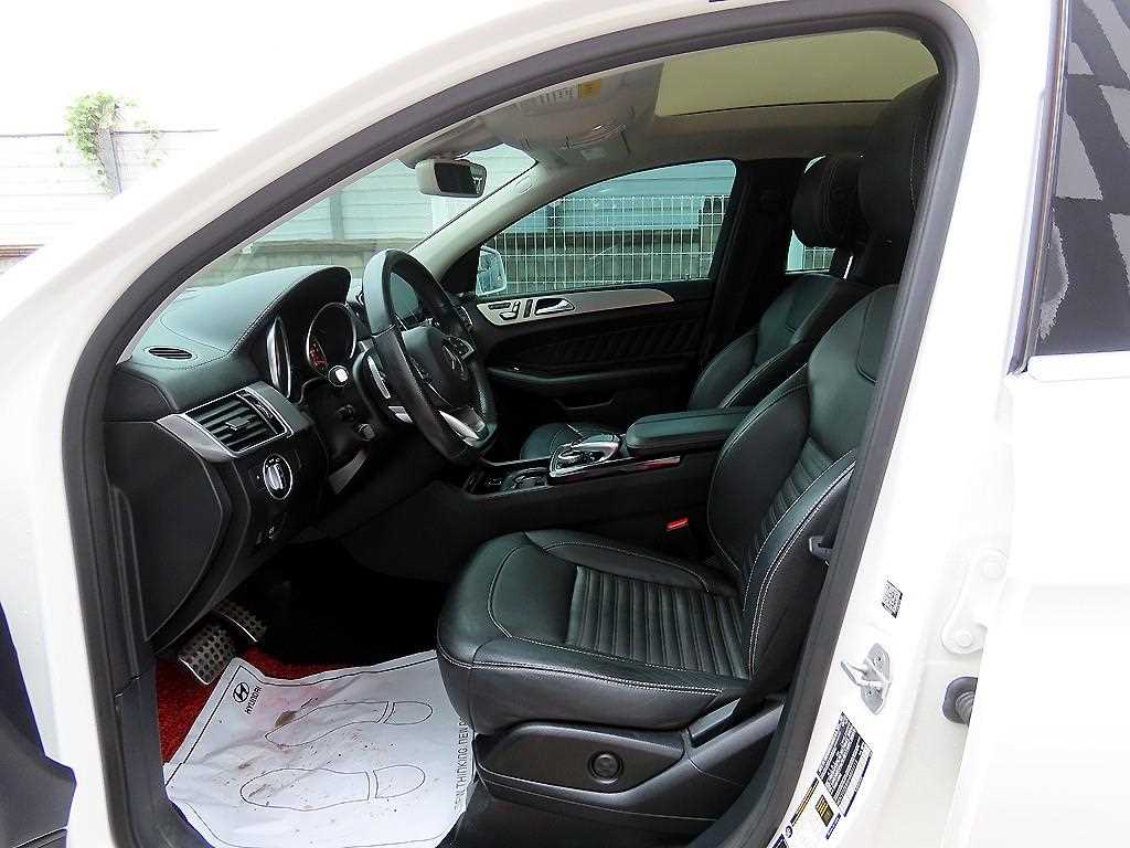 Mercedes Benz GLE Class - Vista 5
