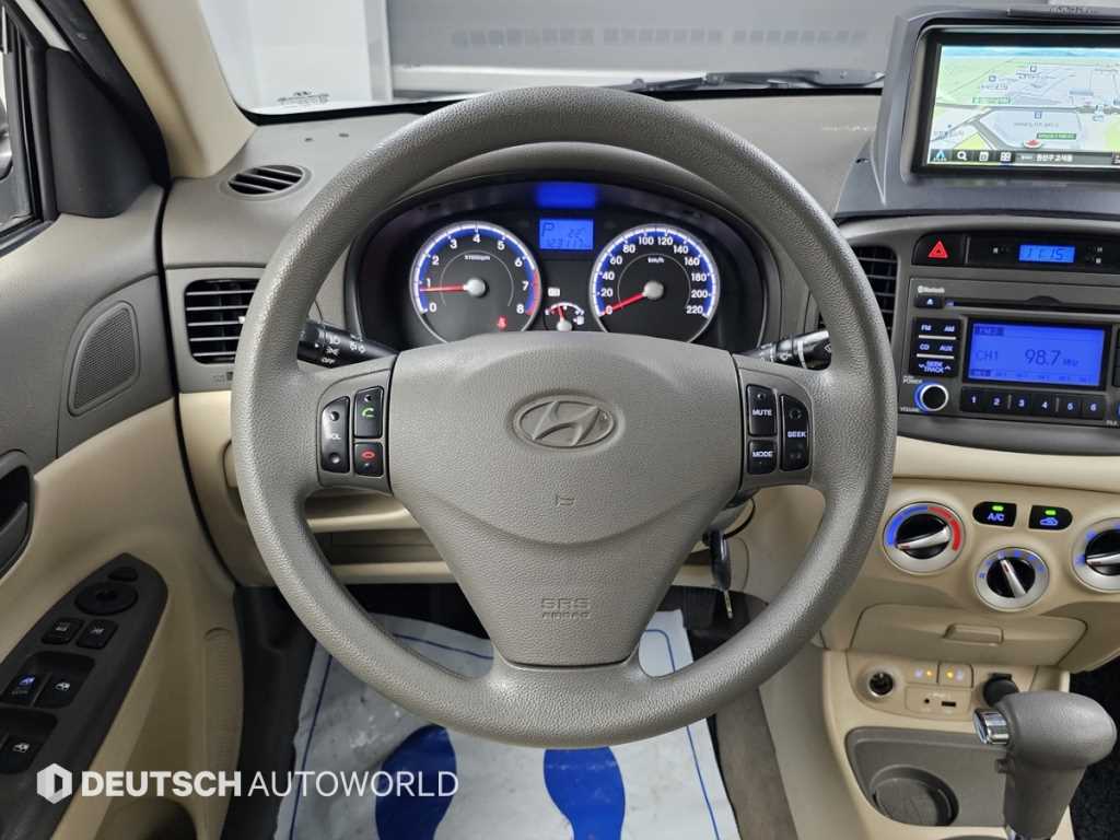 HYUNDAI Verna 2011 Blanco - Importación desde Corea - HF Imports Iquique - Foto 13