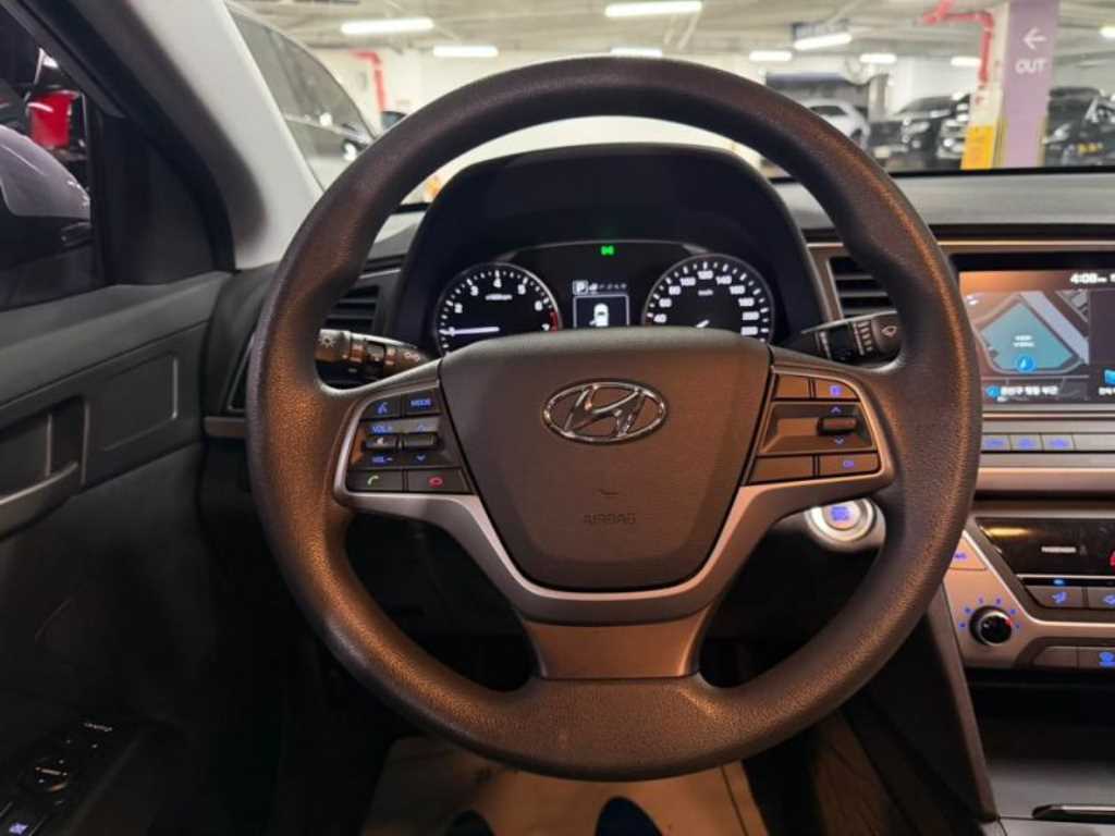 HYUNDAI Avante - Vista 8