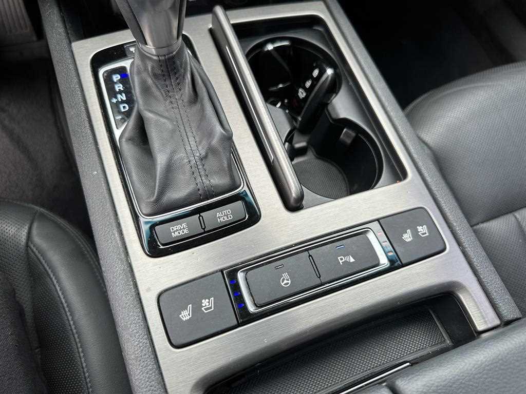HYUNDAI Genesis - Vista 10