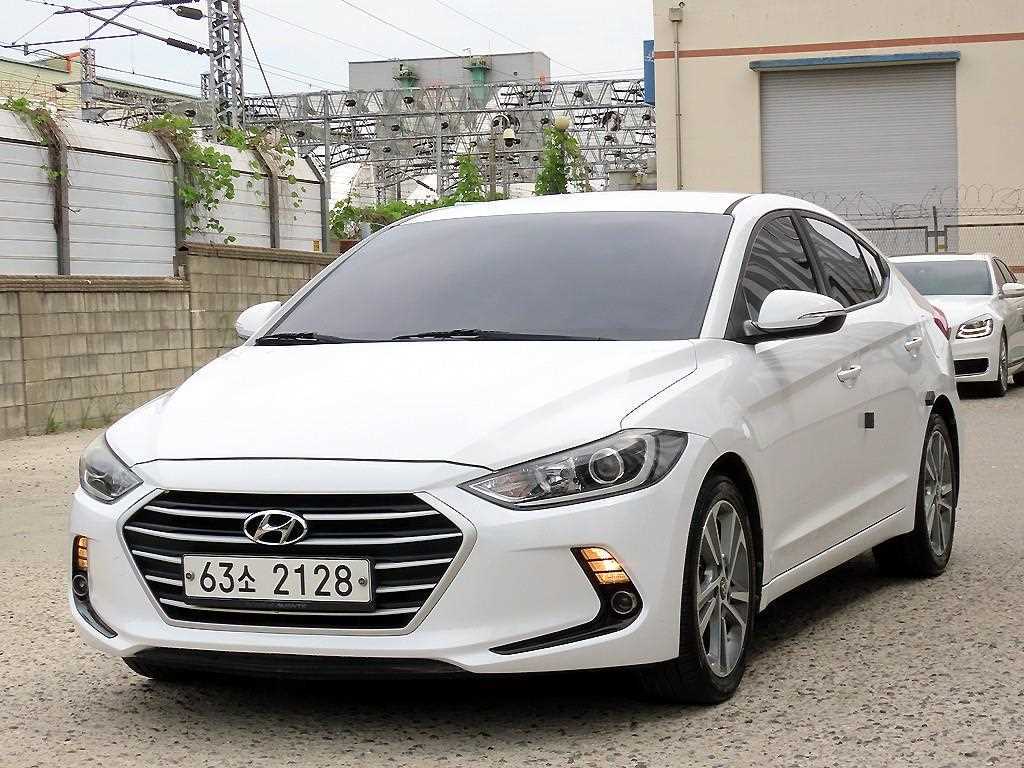 HYUNDAI Avante - Vista 2