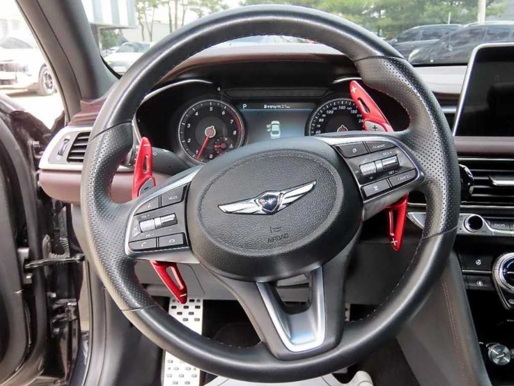 Genesis G70 - Vista 8