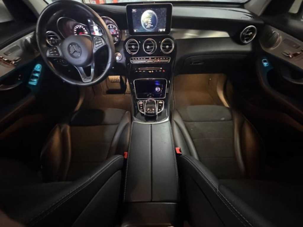 Mercedes Benz GLC Class - Vista 6