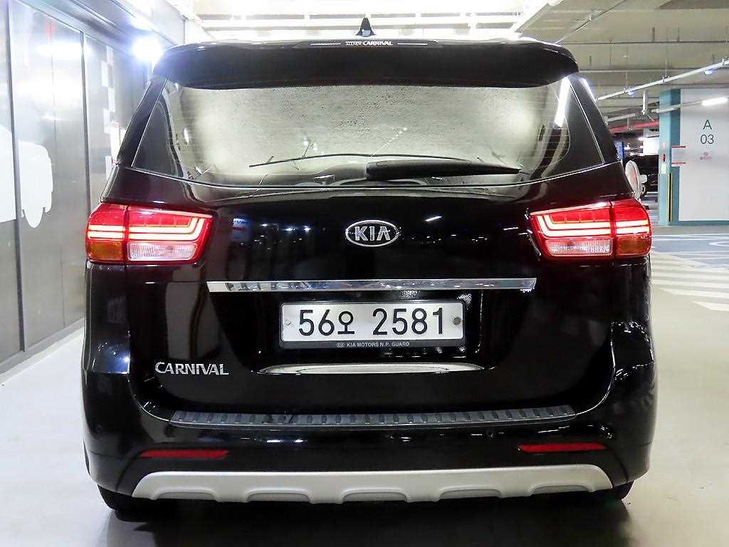 KIA Carnival - Vista 5